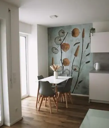 Mit Garten In Neusaess *